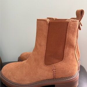 Crown Vintage Suede Chelsea Boots in Chestnut Brown | Brand new! Size 6!